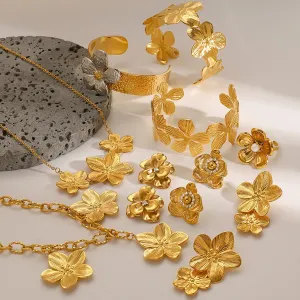 18K gold flower-shaped design luxury necklace, bracelet, earrings and ring set