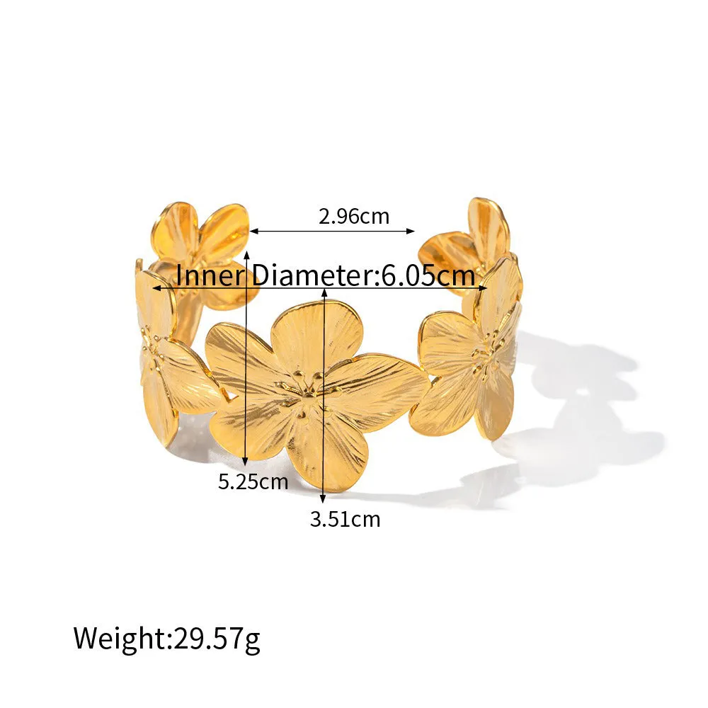 18K gold flower-shaped design luxury necklace, bracelet, earrings and ring set