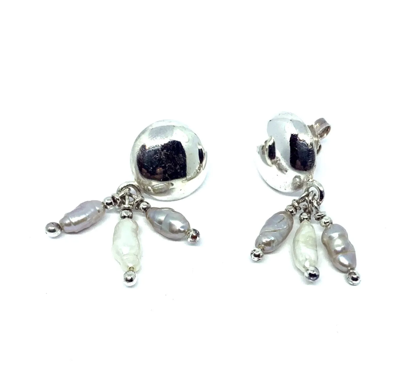 Bottone stud freshwater pearls