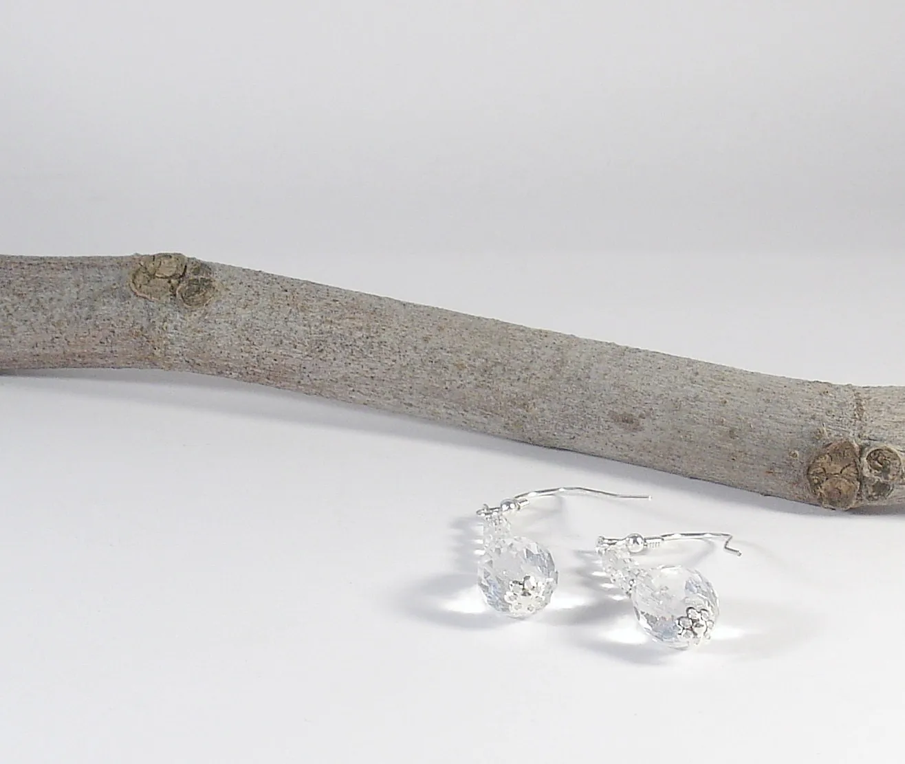 Clear quartz earrings. Bridesmaid gift. Bridesmaid dainty earring. Bridal jewelry. Bride white earrings. Rock crystal earrings.